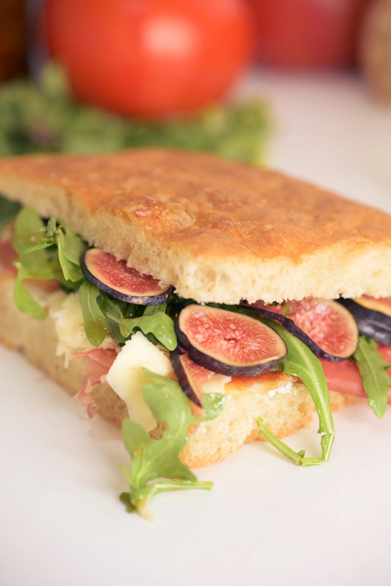 Focaccia Fiorino con prosciutto, higo y nuez